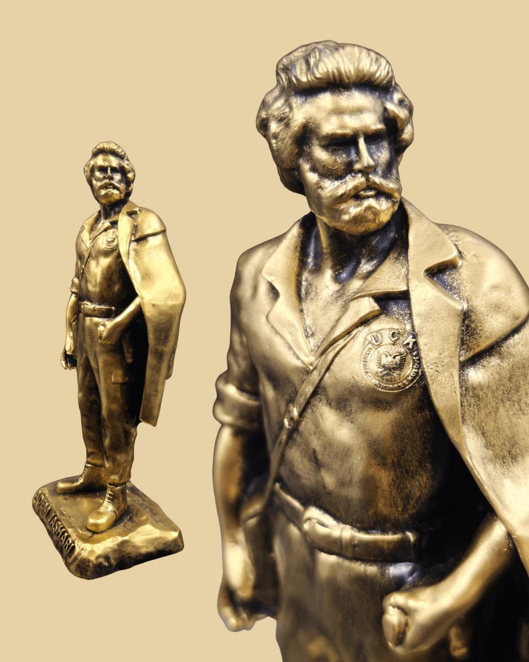 Adem Jashari Statue – Gold - Albanien Shop