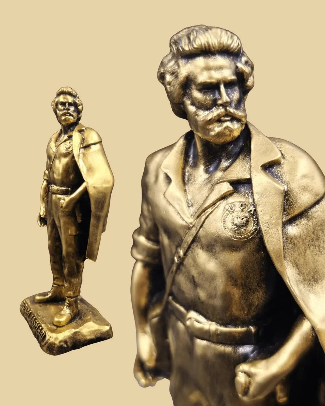 Adem Jashari Statue – Gold - Albanien Shop