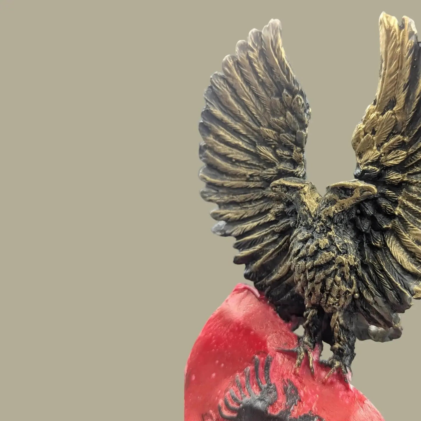 Albanische Adler - Statue Flamur - Albanien Shop