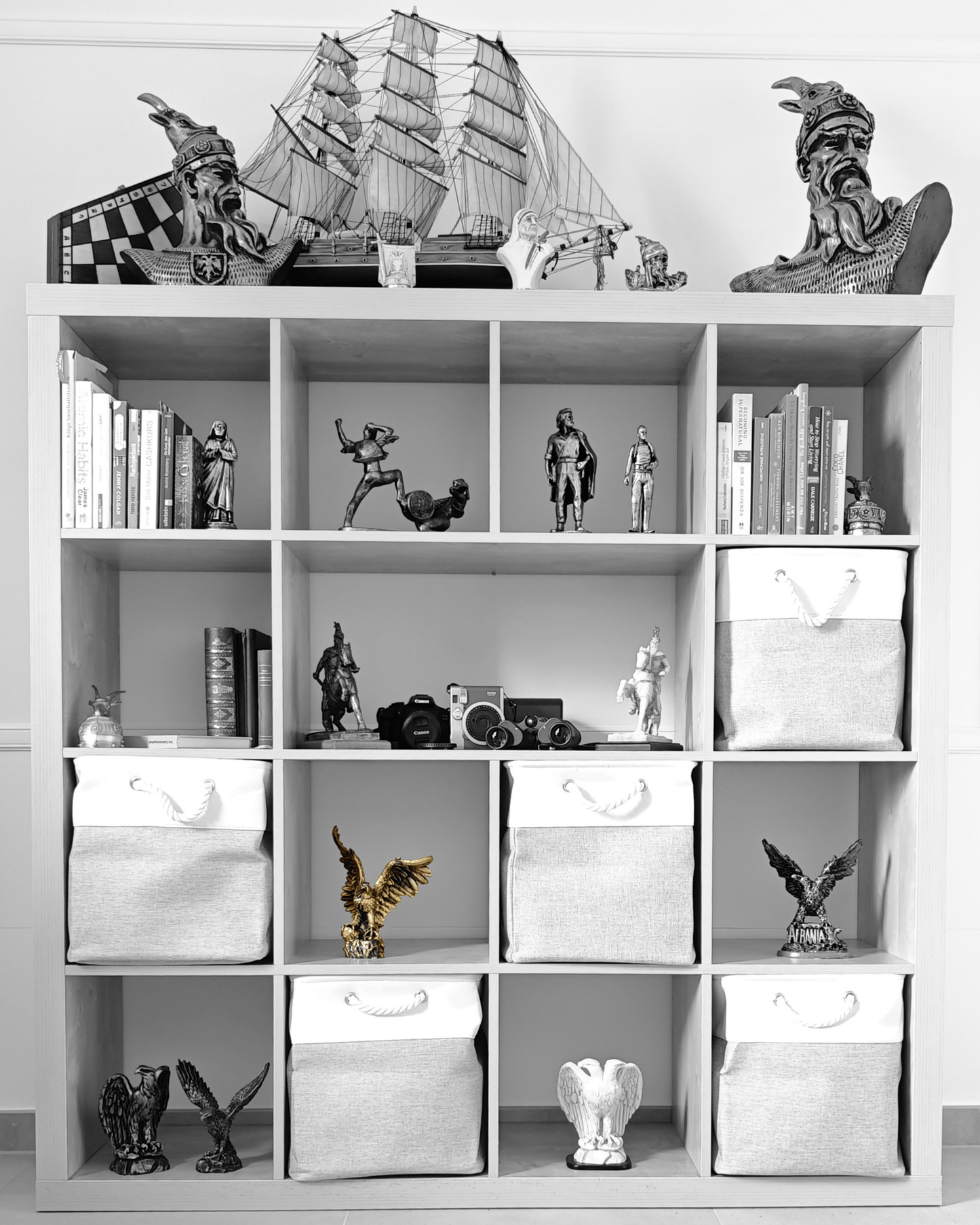 Majestätischer Adler Figur – Gold - Optik - Albanien Shop