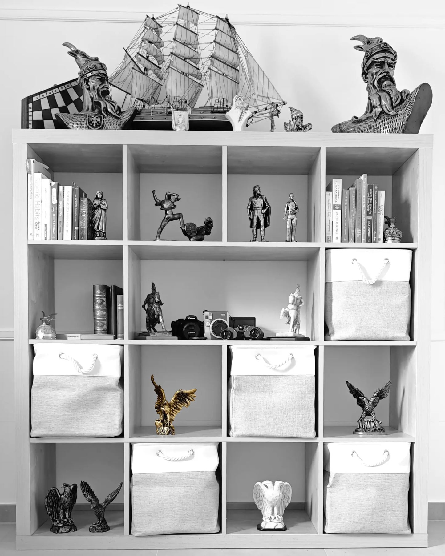 Majestätischer Adler Figur – Gold - Optik - Albanien Shop