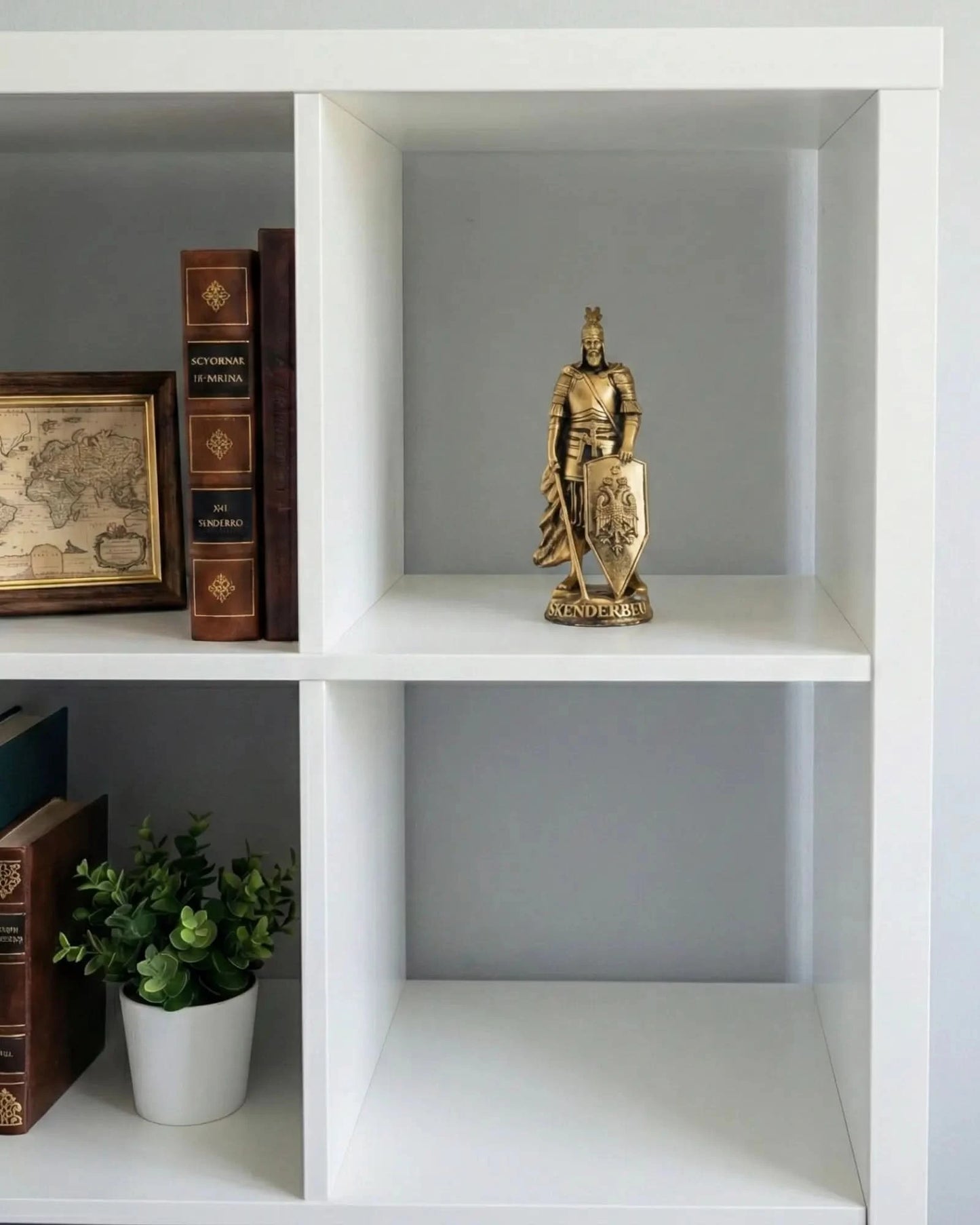 Skanderbeg Statue Gold (25 cm) - Gjergj Kastrioti Nationalheld - Albanien Shop