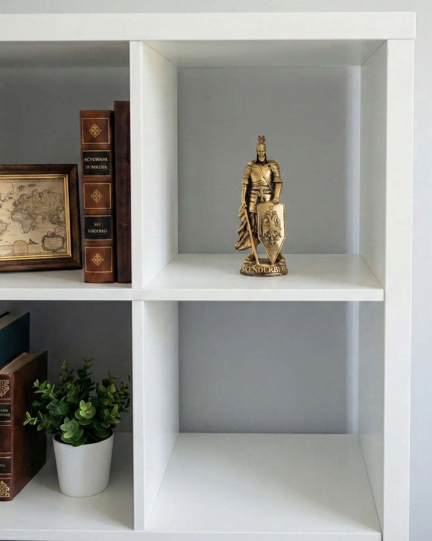 Skanderbeg Statue Gold (25 cm) - Gjergj Kastrioti Nationalheld - Albanien Shop