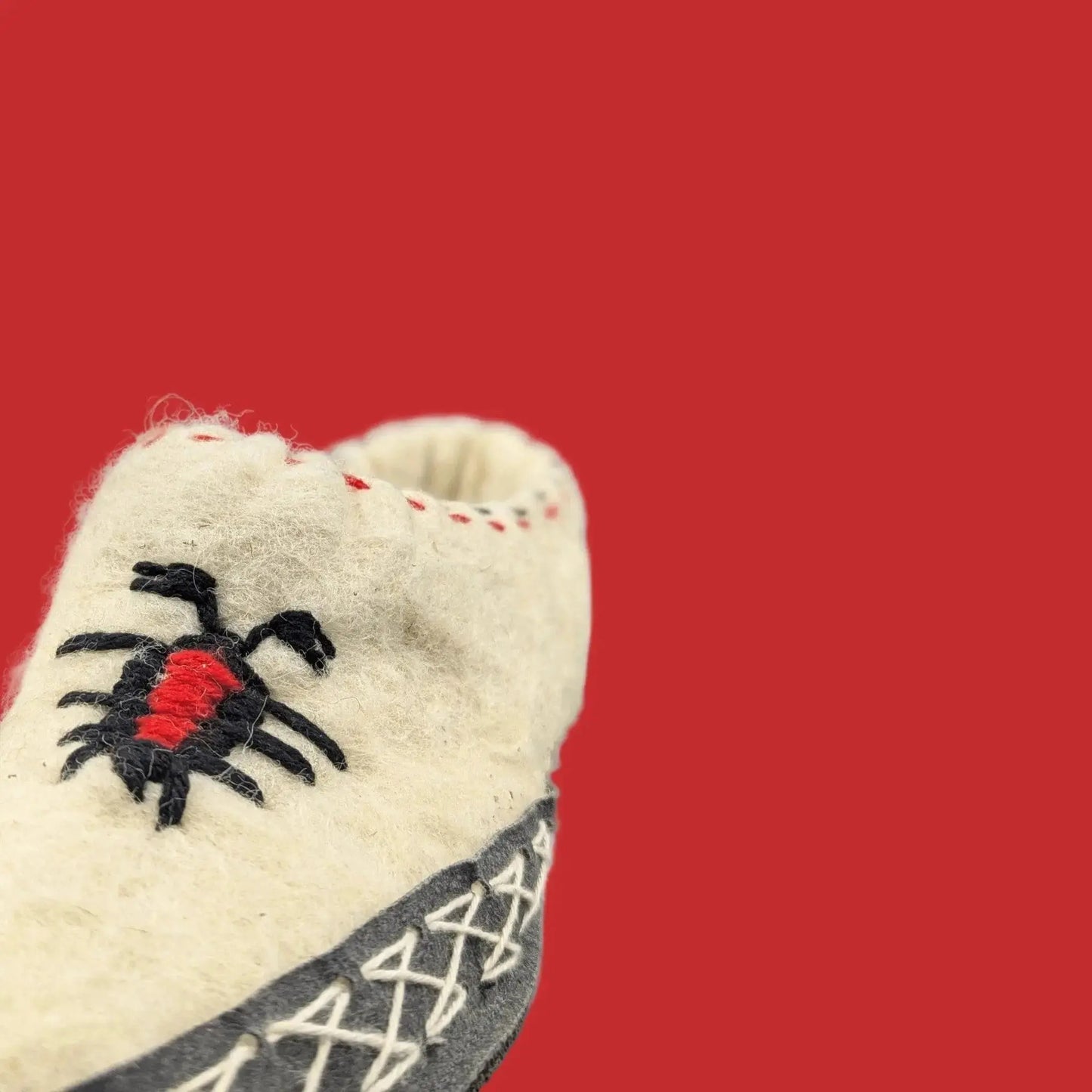 Traditionelle Albanische Wollhausschuhe - Albanien Shop