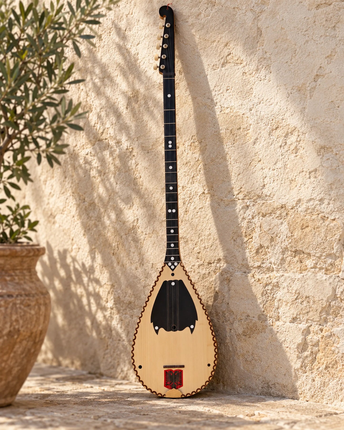 Sharki 135 cm – Traditionelles albanisches Saiteninstrument