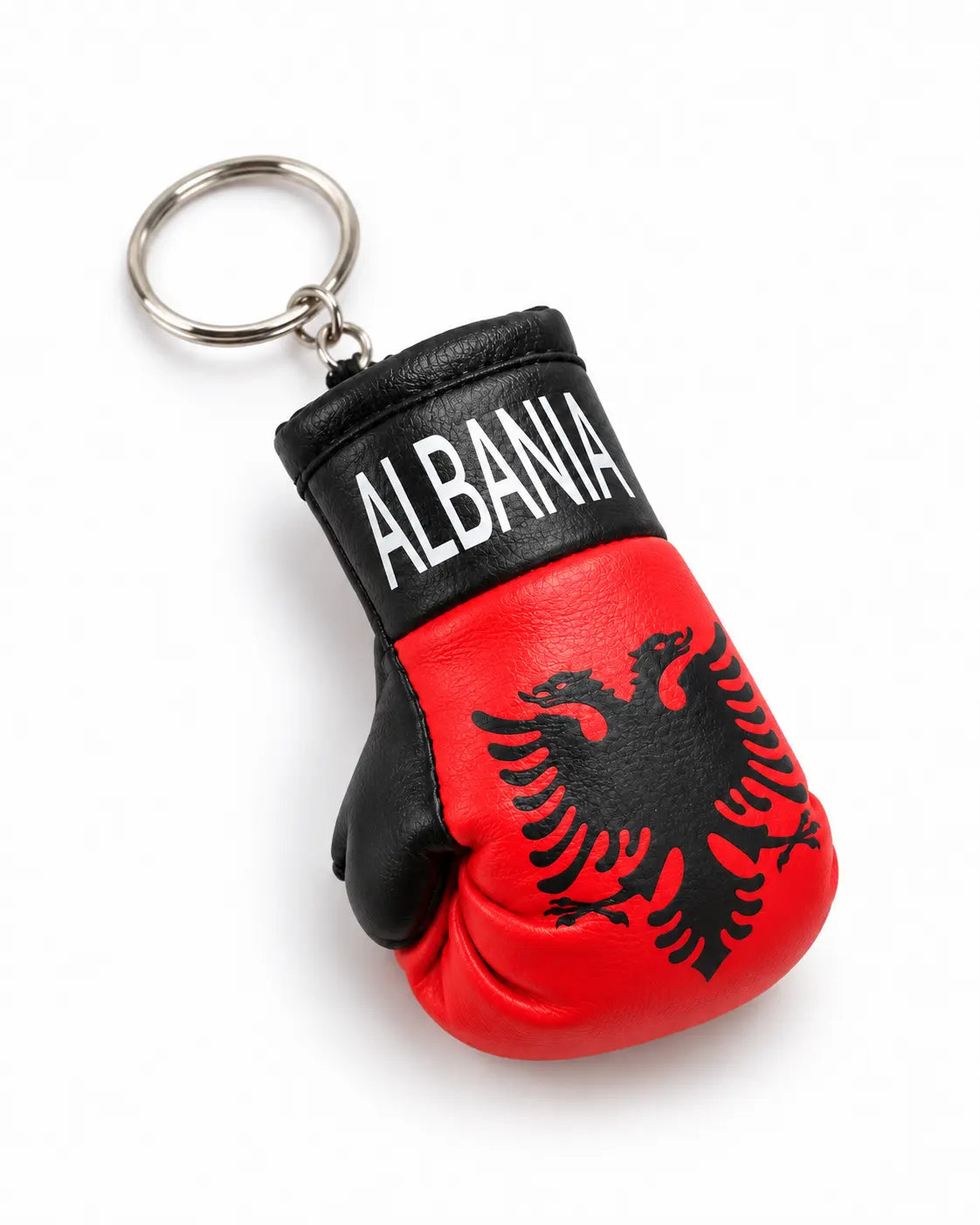 Boxhandschuh-Schlüsselanhänger ALBANIA mit schwarzem Doppeladler, liegend auf weißem Hintergrund