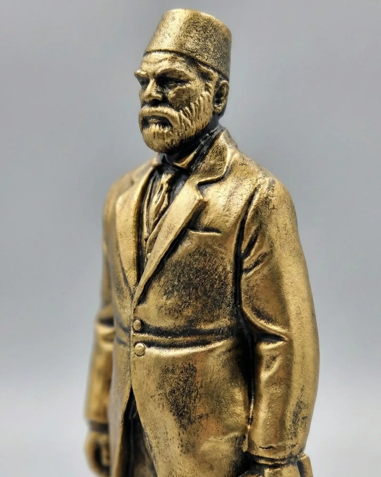 Ismail Qemali Statue Gold (24 cm) – Der Vater der Unabhängigkeit - Albanien Shop