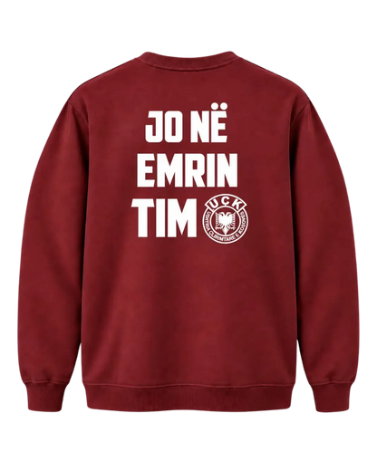 Back of the burgundy Jo në emrin tim sweatshirt with white lettering and UÇK emblem