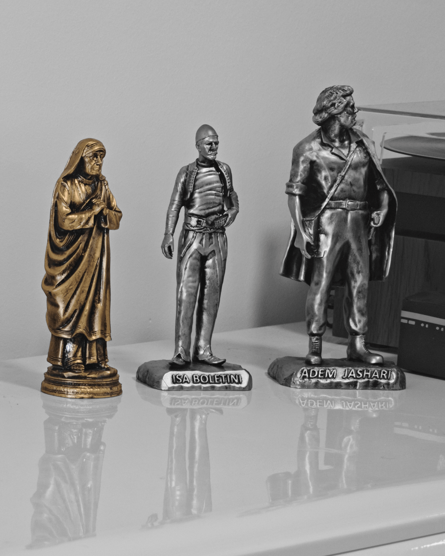 Mutter Teresa Statue – Gold - Albanien Shop