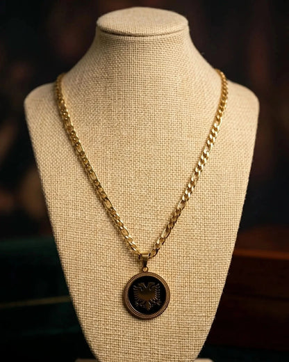Shqiponja Medaillon Halskette Gold Schwarz – Albanischer Doppelkopfadler Figaro - Kette | Albanien Schmuck - Albanien Shop