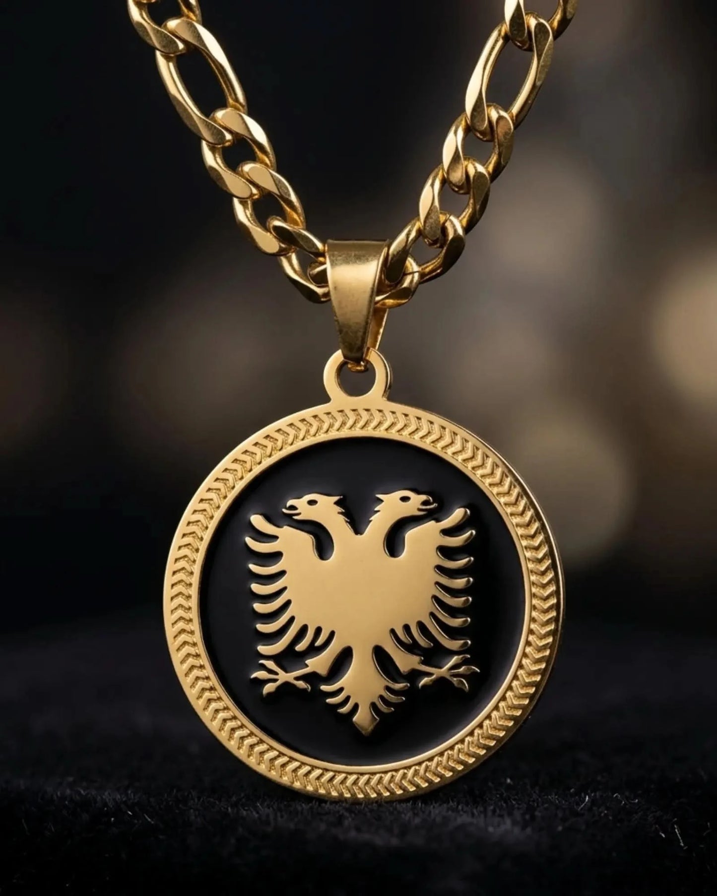Shqiponja Medaillon Halskette Gold Schwarz – Albanischer Doppelkopfadler Figaro - Kette | Albanien Schmuck - Albanien Shop