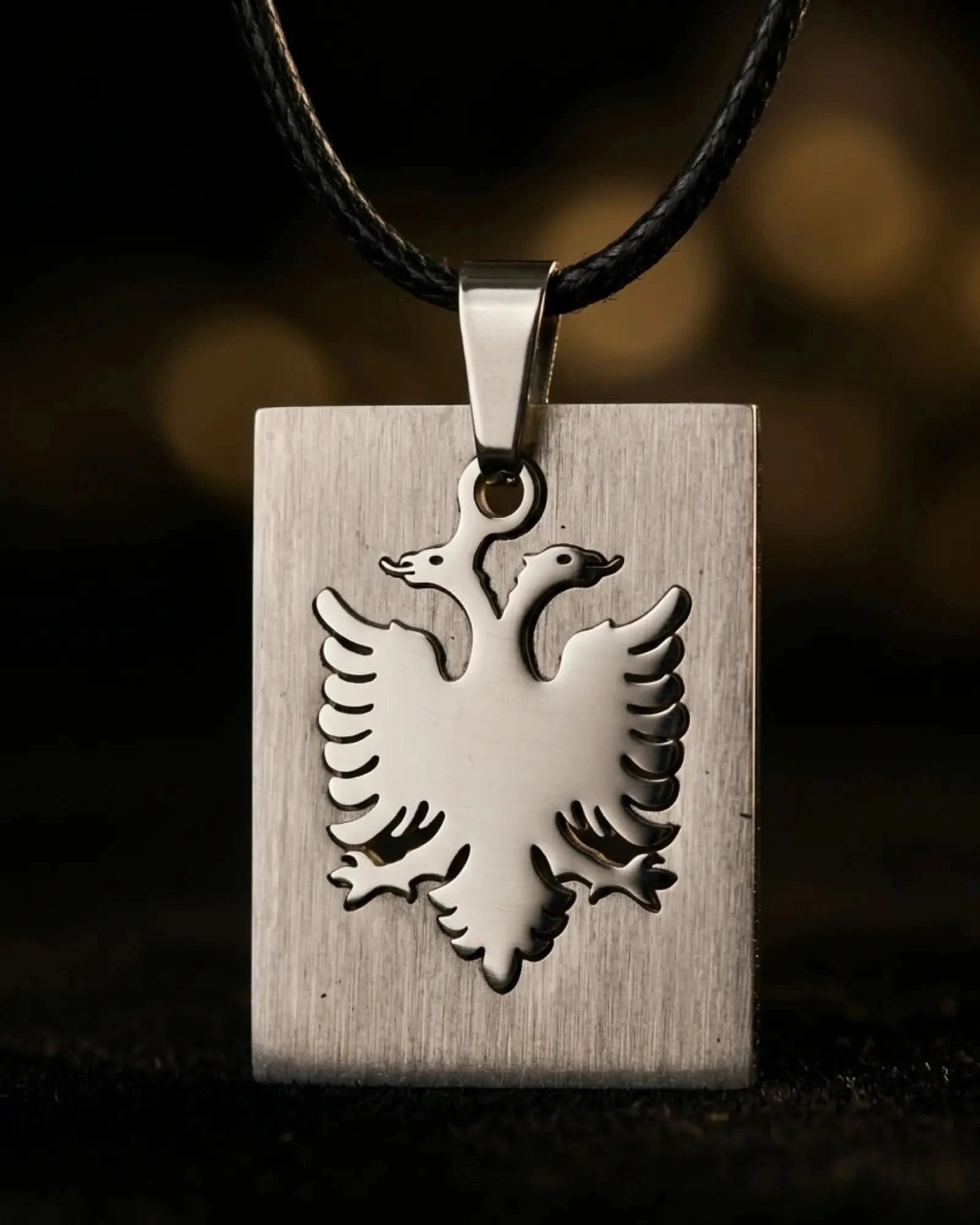 Shqiponja Tag Halskette – Albanischer Doppelkopfadler Platte an Kordel | Albanien Schmuck - Albanien Shop