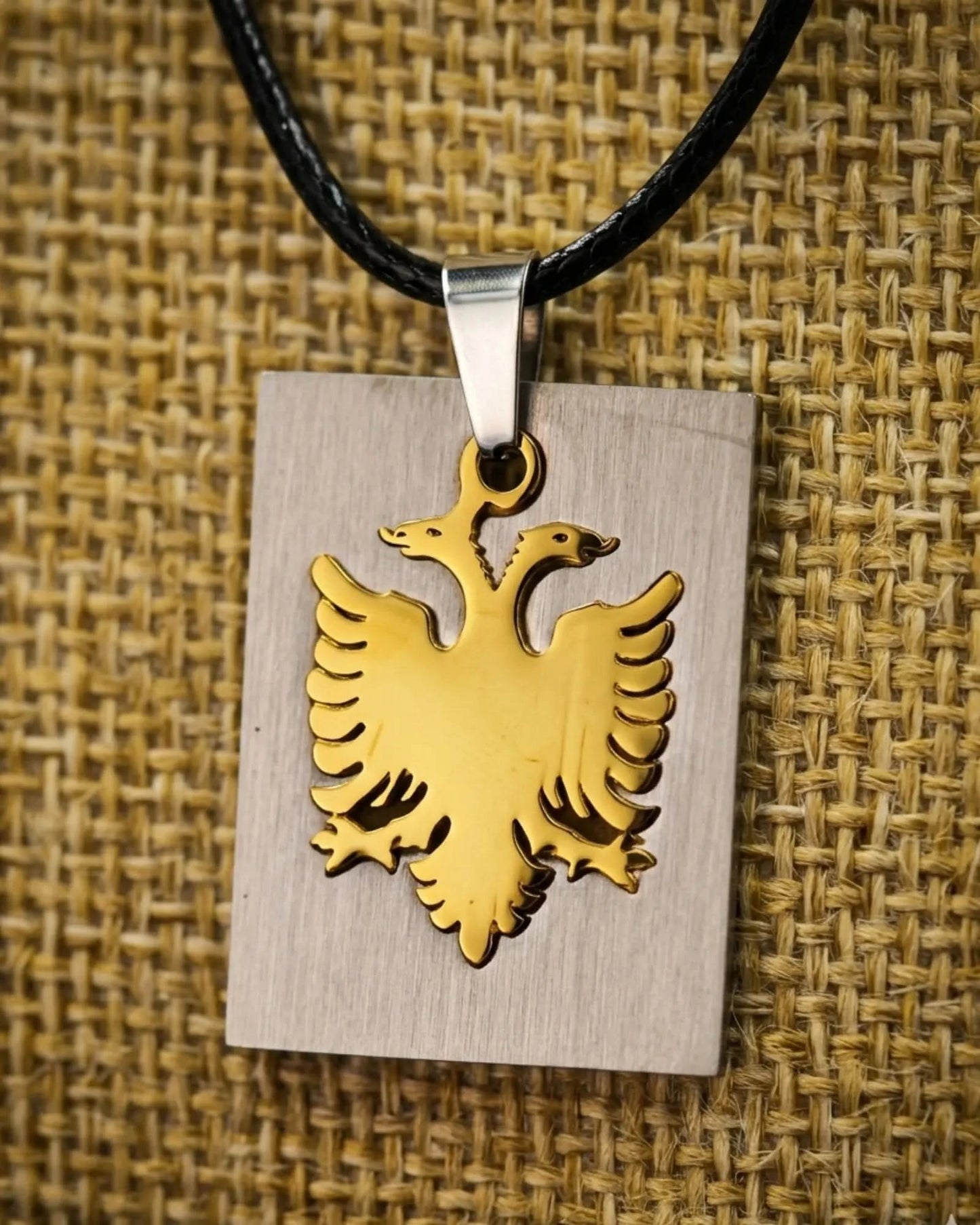 Shqiponja Tag Halskette – Albanischer Doppelkopfadler Platte an Kordel | Albanien Schmuck - Albanien Shop
