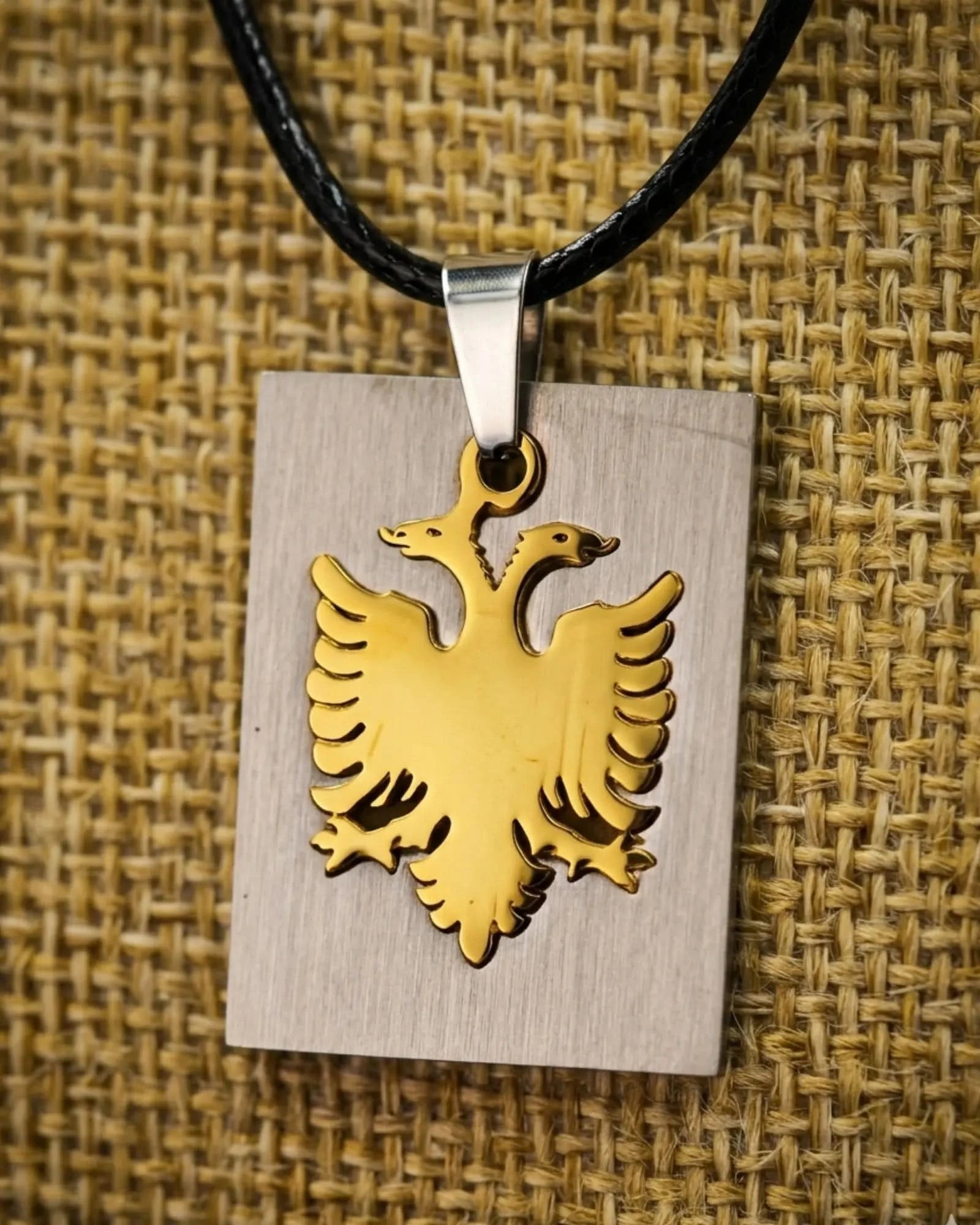 Shqiponja Tag Halskette – Albanischer Doppelkopfadler Platte an Kordel | Albanien Schmuck - Albanien Shop
