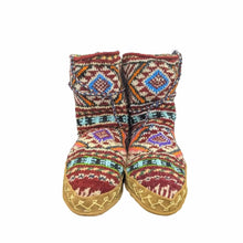 Chaussons traditionnels albanais en laine colorés