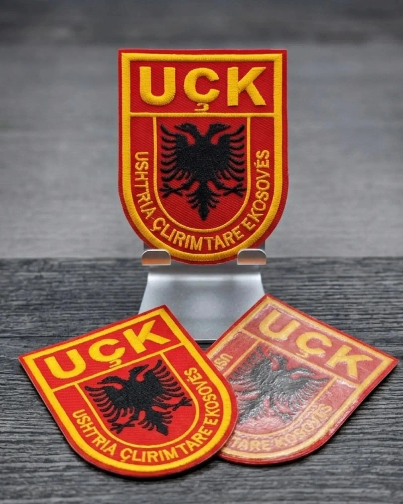 UCK Aufbuegel - Patch mit Doppeladler – Gestickter Aufnaeheer Kosovo | Rund & Wappen - Albanien Shop