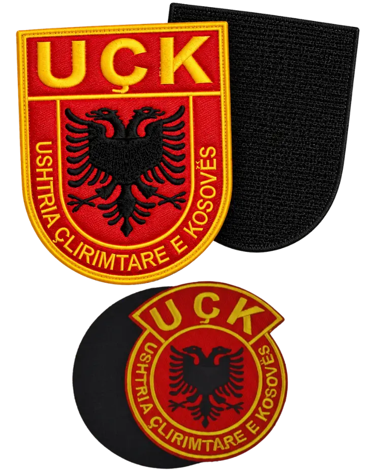 Runder und rechteckiger UÇK Klett-Patch mit schwarzem Doppeladler und dem Schriftzug Ushtria Çlirimtare e Kosovës