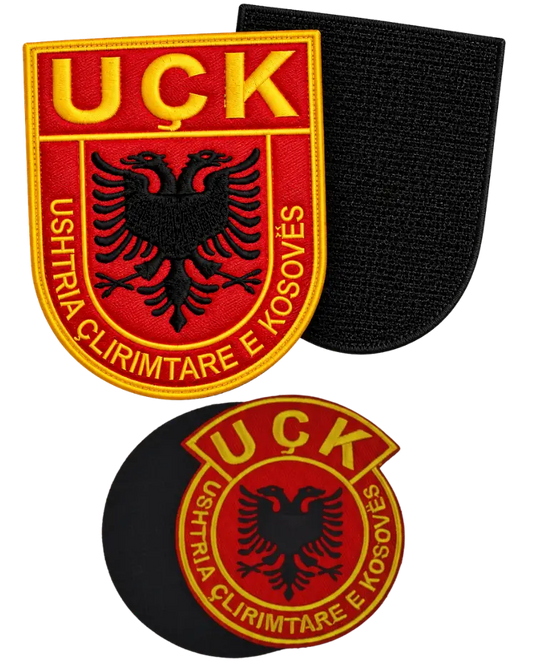 Runder und rechteckiger UÇK Klett-Patch mit schwarzem Doppeladler und dem Schriftzug Ushtria Çlirimtare e Kosovës