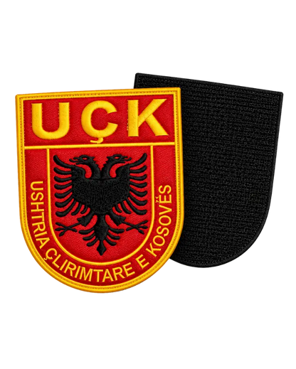 Rechteckiger UÇK Klett-Patch mit schwarzem Doppeladler und dem Schriftzug Ushtria Çlirimtare e Kosovës